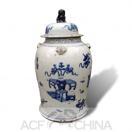 Chinese blue and white porcelain baluster jars with lids