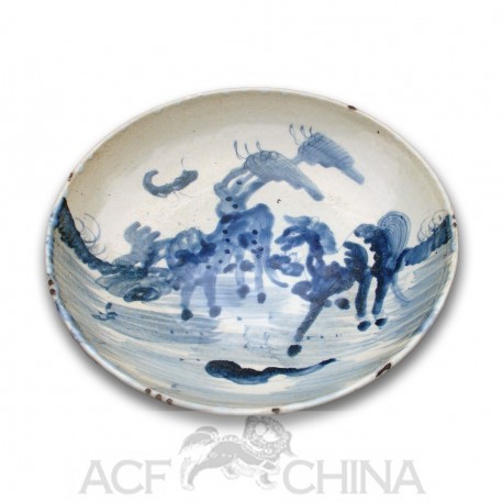 Medium size Chinese blue and white round porcelain dish